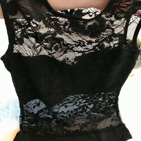 SMALL BLACK LACE BODYSUIT BY DYNAMITE - Picture 9 of 13